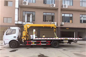 乌什附近汽车轮胎更换